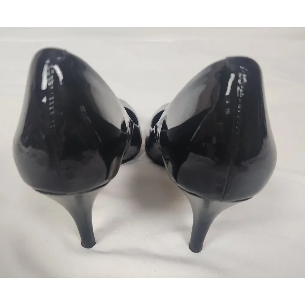 Cole Haan Women's Sz. 7B Black Patent Leather Round Toe Pumps - Picture 4 of 8